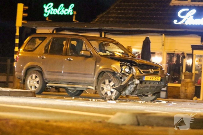 Forse schade na aanrijding op kruising