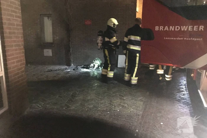 Brandende kerstboom snel geblust