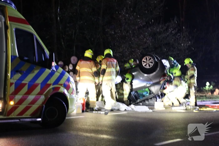 Auto over de kop geslagen