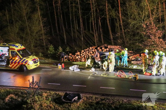 Auto over de kop geslagen