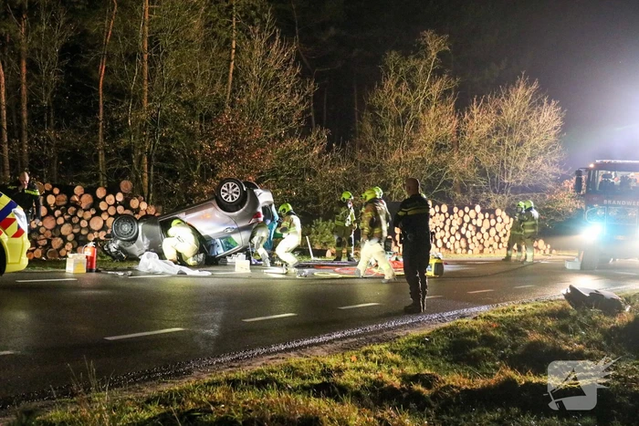 Auto over de kop geslagen