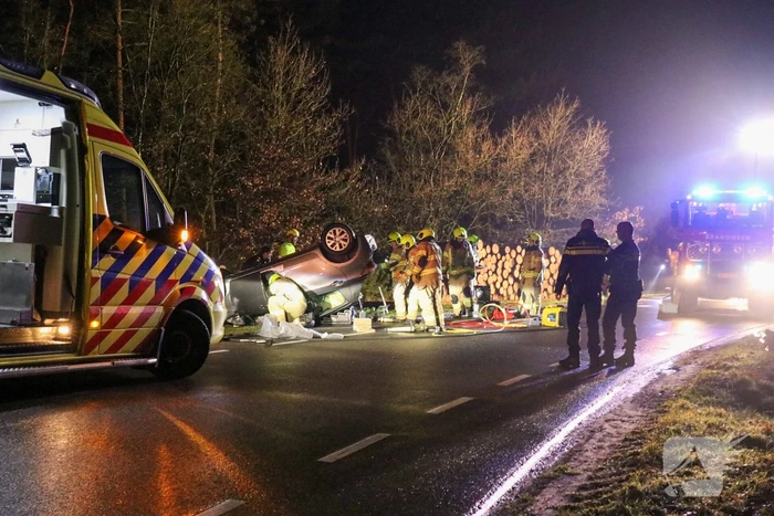 Auto over de kop geslagen