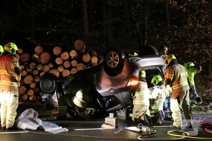 Auto over de kop geslagen