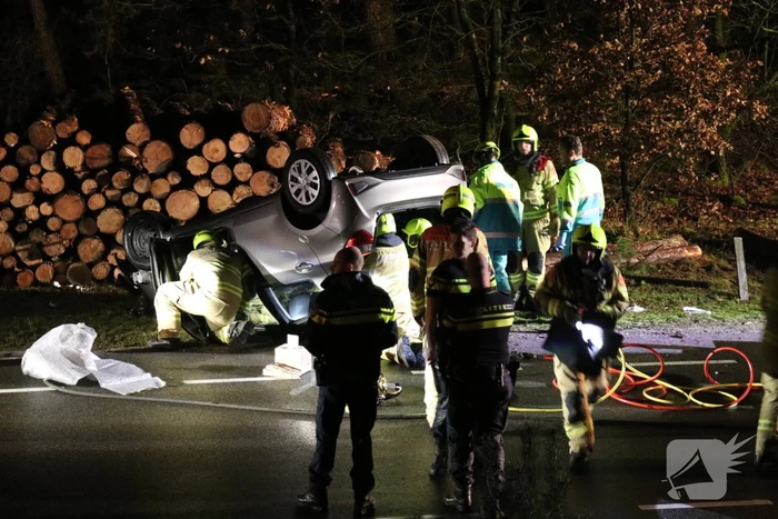 Auto over de kop geslagen