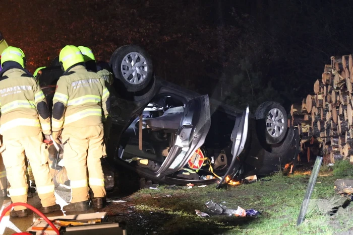 Auto over de kop geslagen