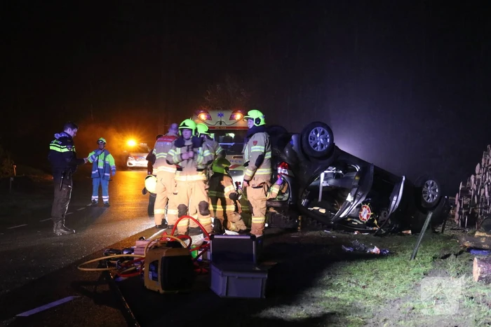 Auto over de kop geslagen