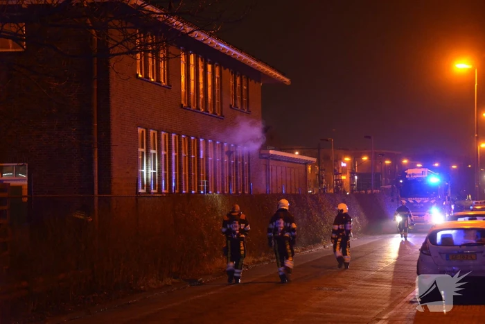 Rookontwikkeling uit bedrijfspand blijkt geen brand te zijn