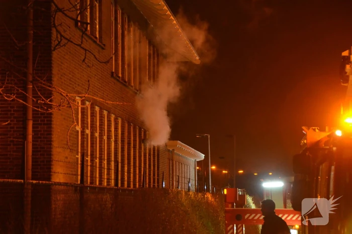 Rookontwikkeling uit bedrijfspand blijkt geen brand te zijn