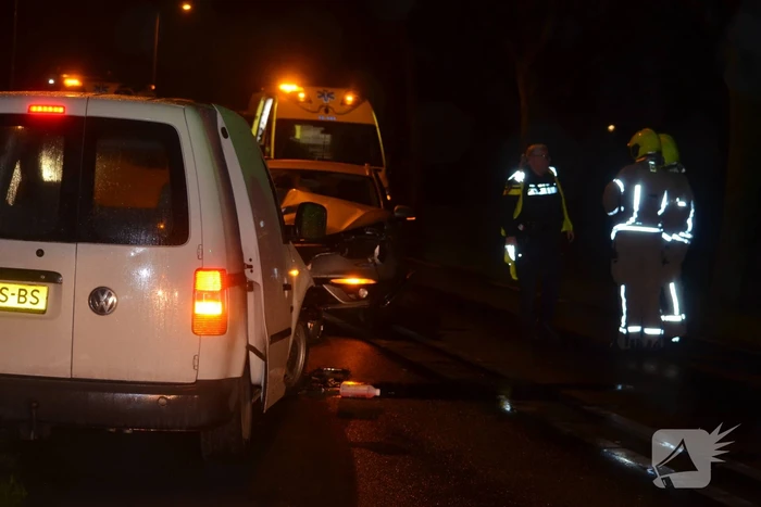 Gewonden en forse schade na aanrijding