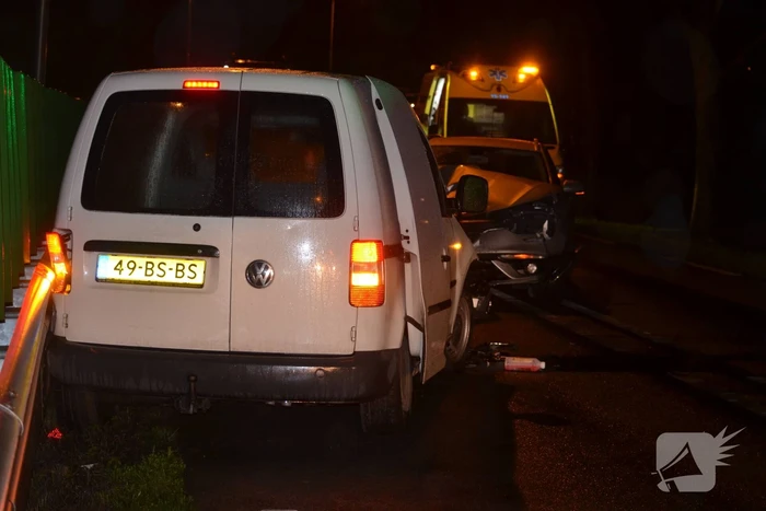 Gewonden en forse schade na aanrijding