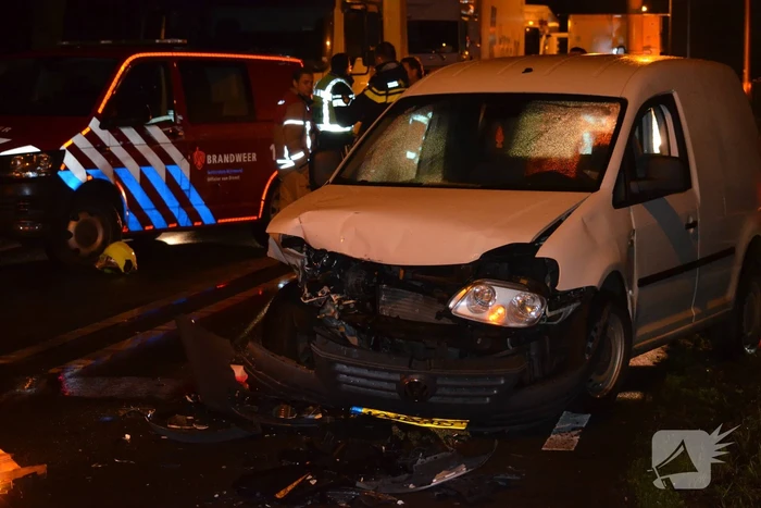 Gewonden en forse schade na aanrijding