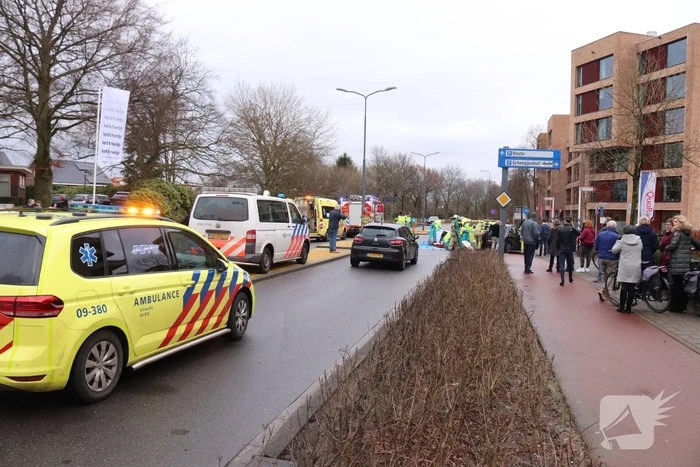 Persoon gewond na botsing met auto