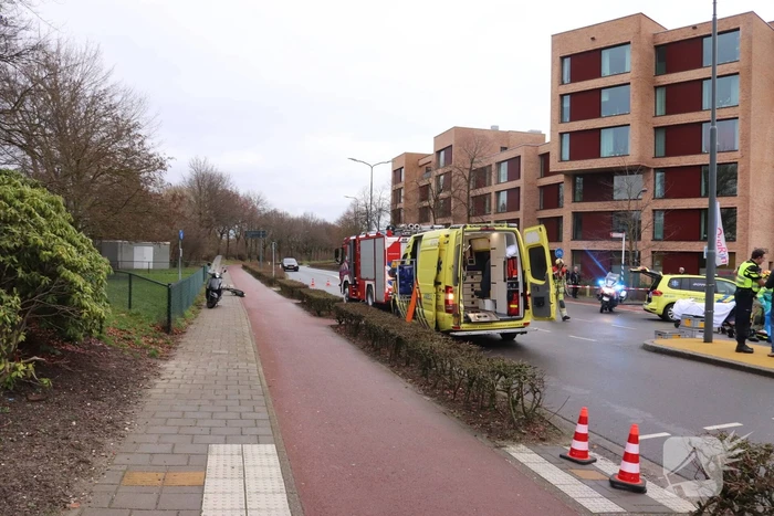 Persoon gewond na botsing met auto