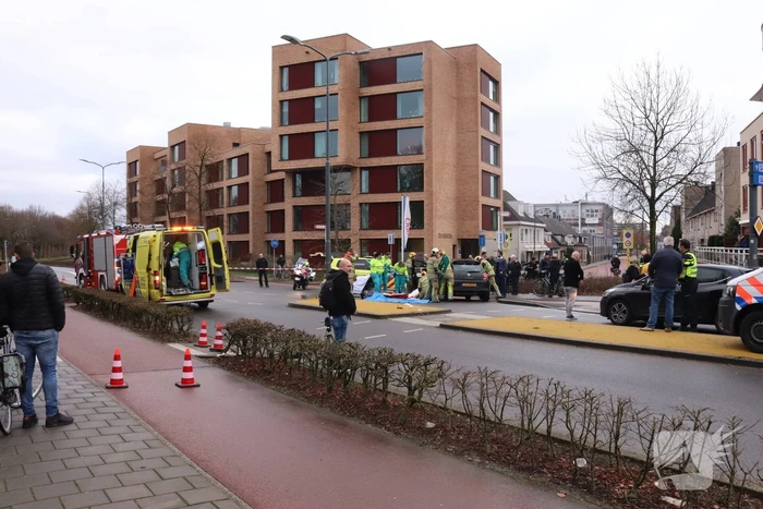 Persoon gewond na botsing met auto
