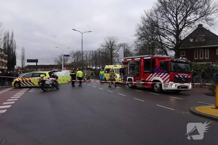 Persoon gewond na botsing met auto