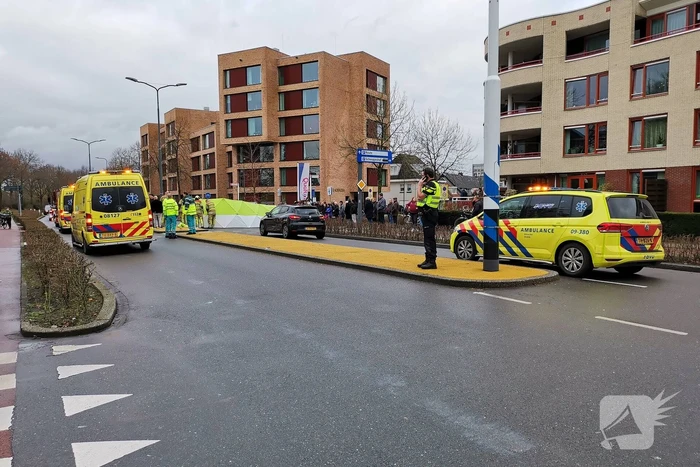 Persoon gewond na botsing met auto