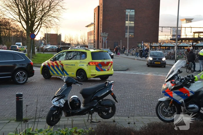 Aanrijding tussen scooter en auto
