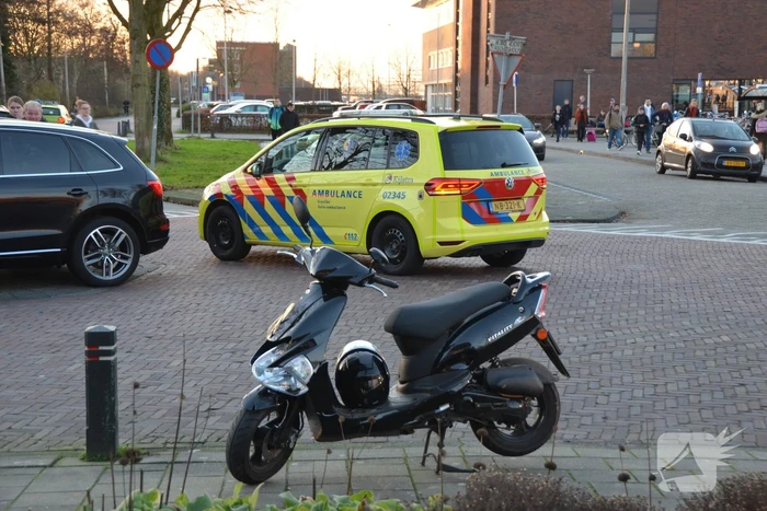 Aanrijding tussen scooter en auto