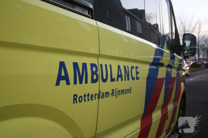 Twee overvallers dringen huis binnen en trekken mes