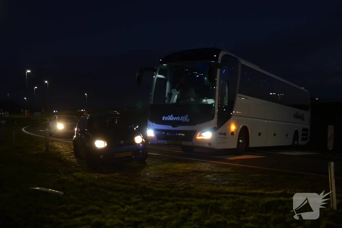 Flinke verkeershinder door vastgereden bus
