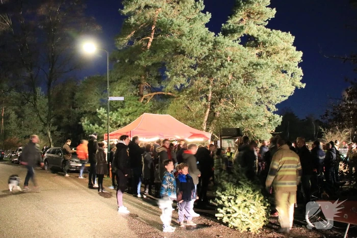 Jaarlijkse kerstboomverbranding druk bezocht