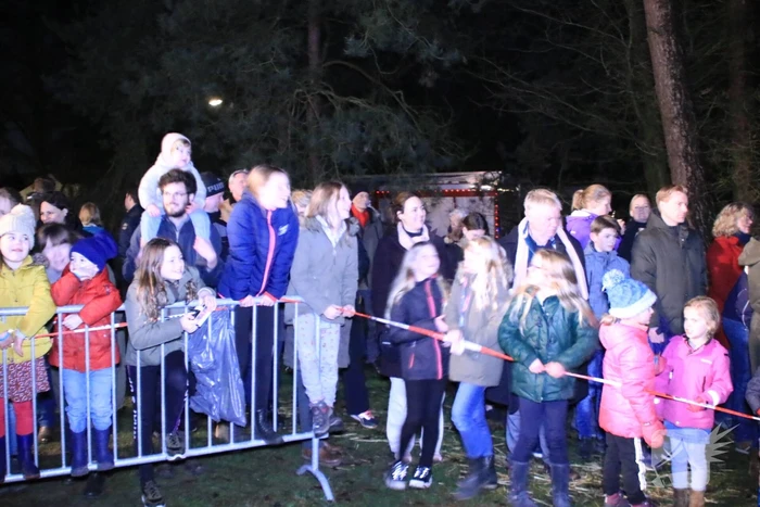 Jaarlijkse kerstboomverbranding druk bezocht