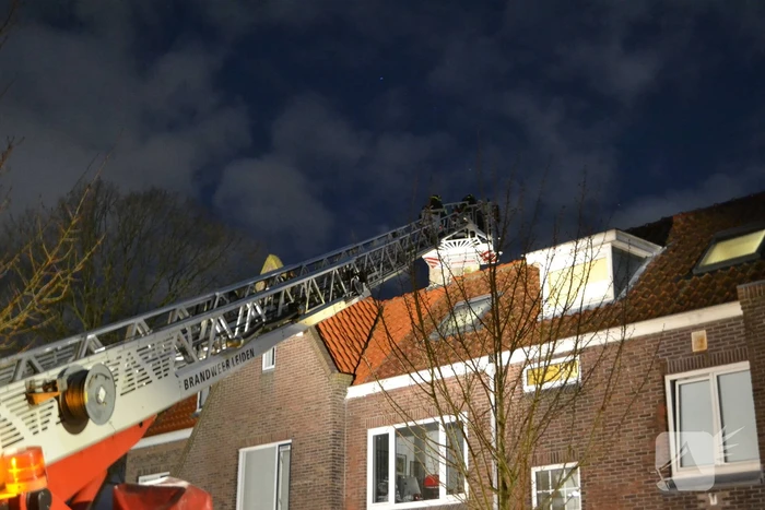 Brand in schoorsteen van woning