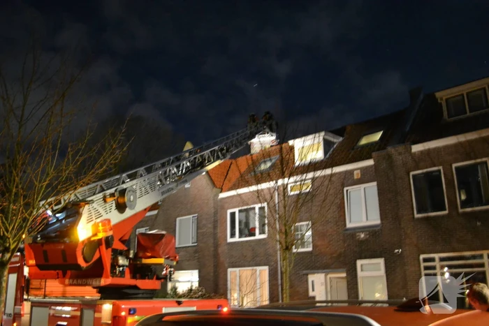 Brand in schoorsteen van woning