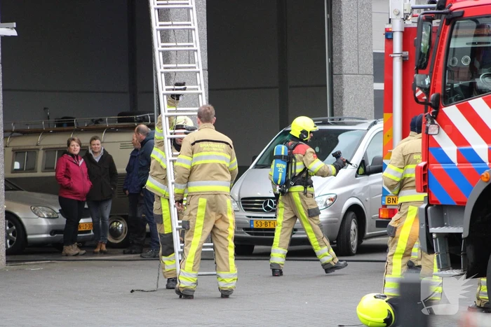Brand op dak van carwash