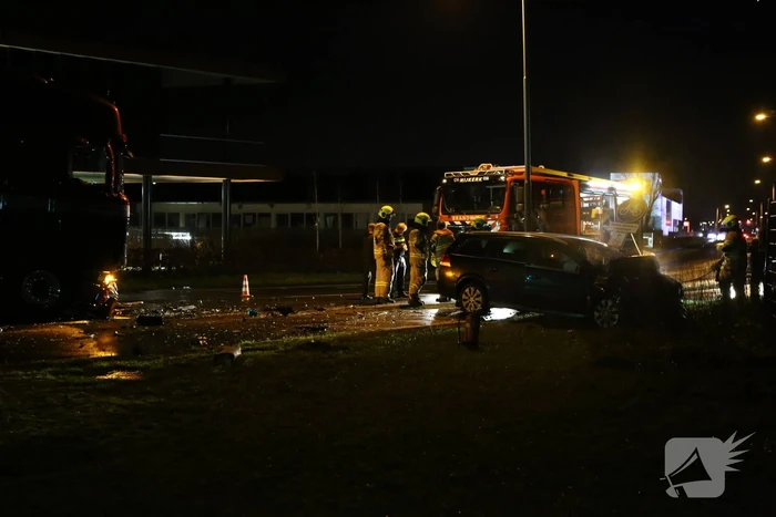 Man overleden na frontale aanrijding met vrachtwagen