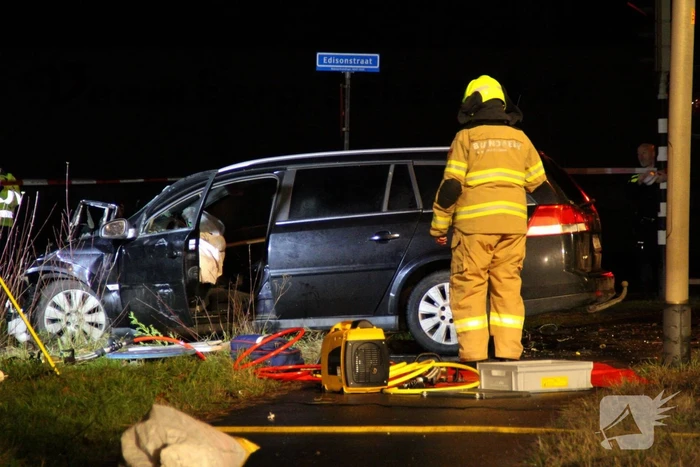 Man overleden na frontale aanrijding met vrachtwagen