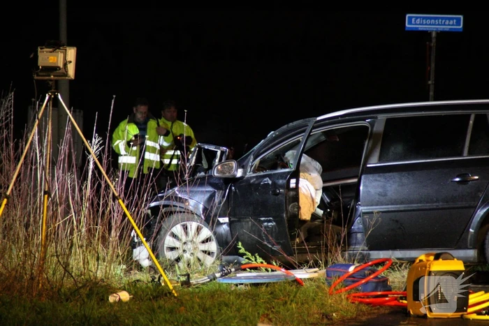Man overleden na frontale aanrijding met vrachtwagen