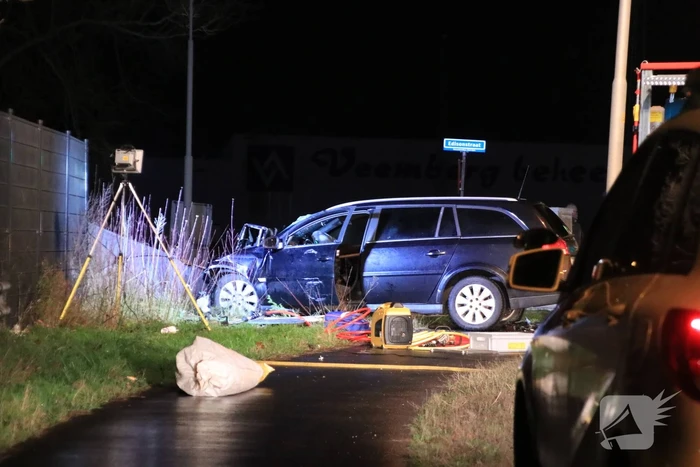 Man overleden na frontale aanrijding met vrachtwagen