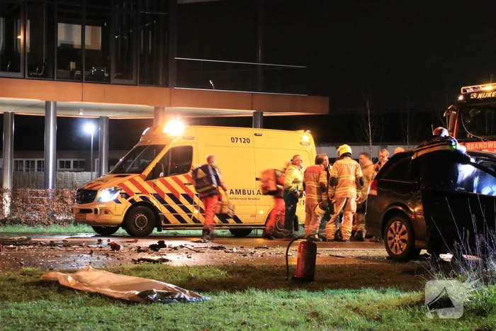 Man overleden na frontale aanrijding met vrachtwagen