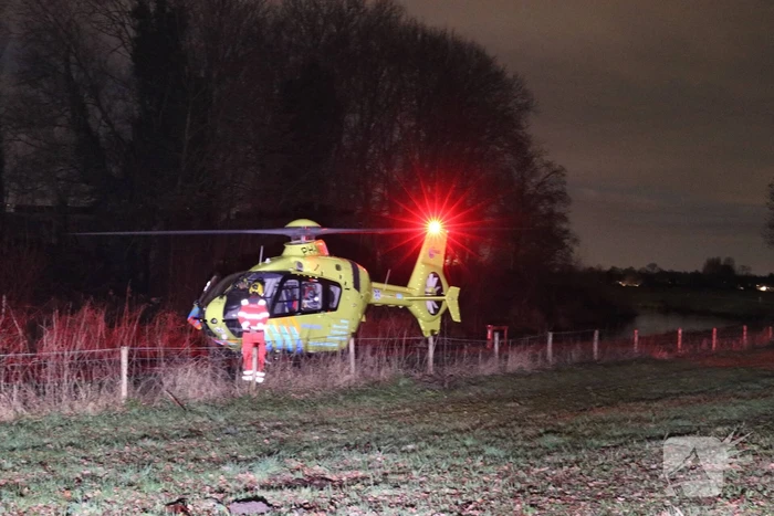 Persoon uit brandende woning gered