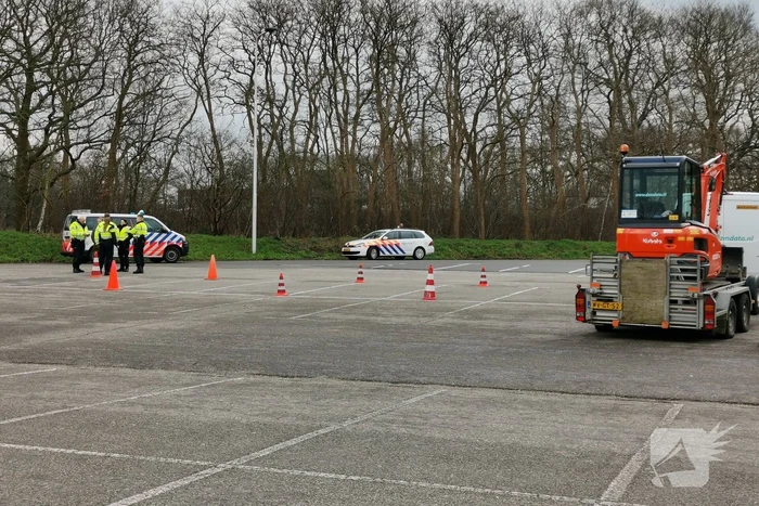 Aspirant politieagenten doen algemene verkeerscontrole