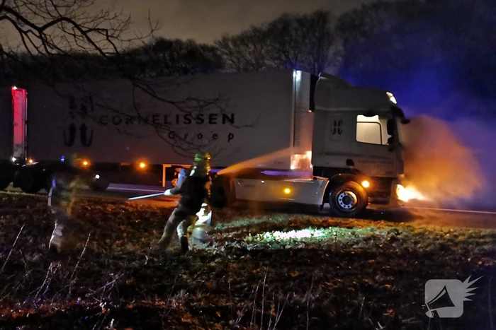 Flinke rookontwikkeling bij vrachtwagenbrand