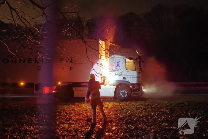Flinke rookontwikkeling bij vrachtwagenbrand