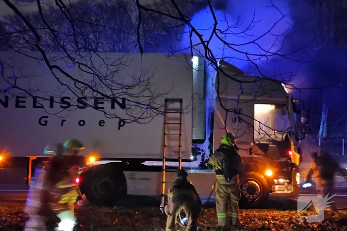 Flinke rookontwikkeling bij vrachtwagenbrand