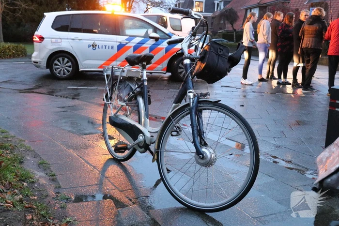 Fietsers met elkaar in botsing op kruising