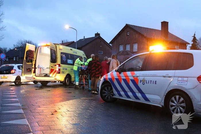 Fietsers met elkaar in botsing op kruising