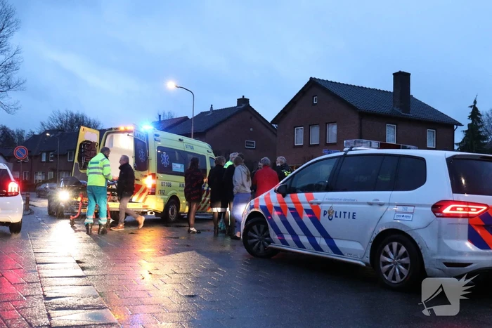 Fietsers met elkaar in botsing op kruising