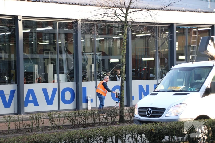 Gesprongen waterleiding zet straat onder water