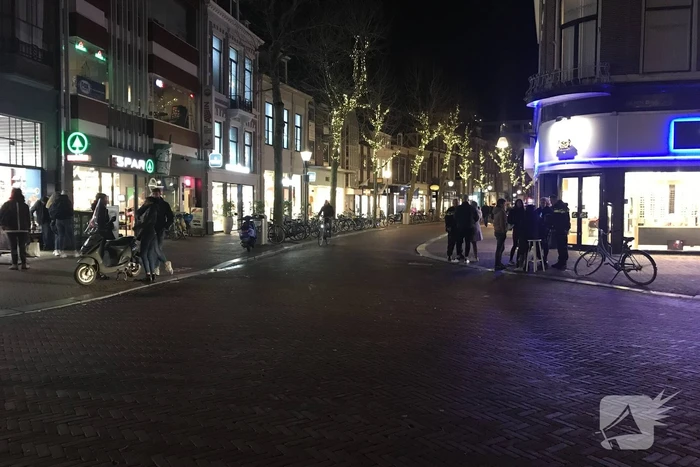 Scooterrijder komt in botsing met voetgangers