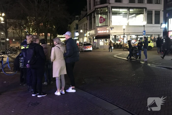 Scooterrijder komt in botsing met voetgangers
