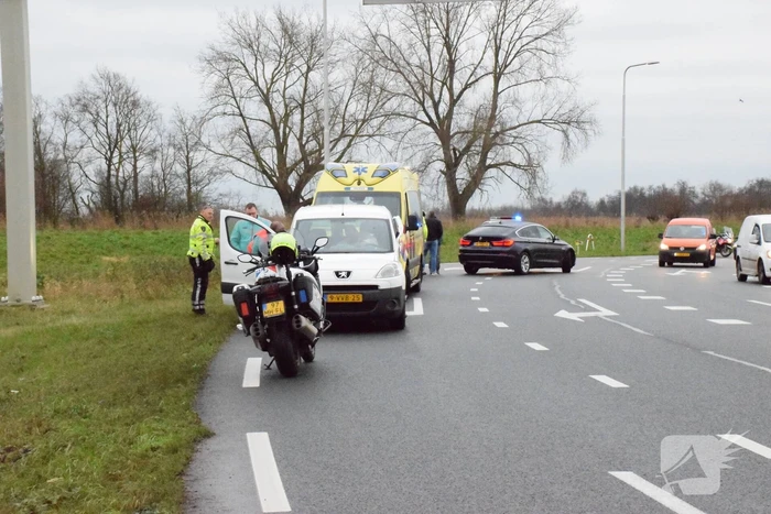 Bestuurder bestelbus gewond na ongeval