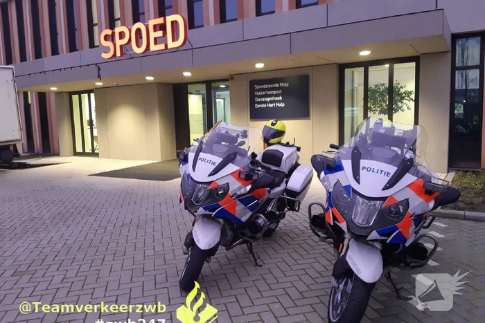 Bestuurster onder invloed knalt tegen vangrails