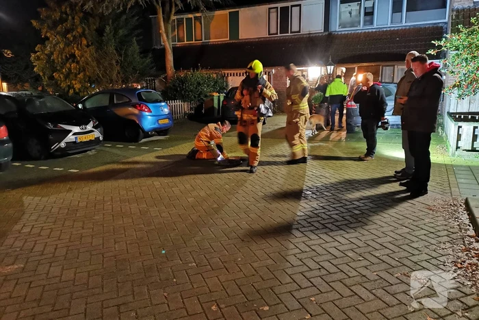 Bewoners ruiken benzinelucht, brandweer doet onderzoek