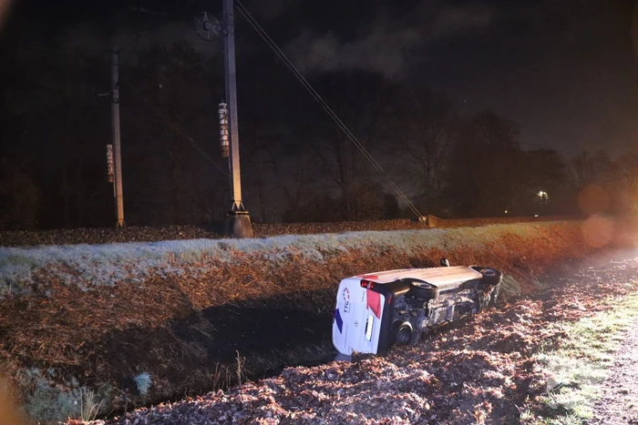 Beschonken bestuurder belandt in sloot en raakt rijbewijs kwijt