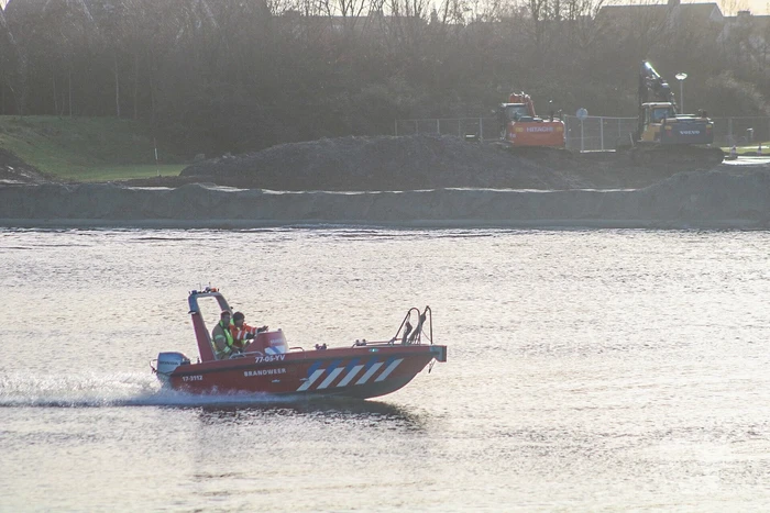 Zoekactie na mogelijk persoon te water bij waterzuivering